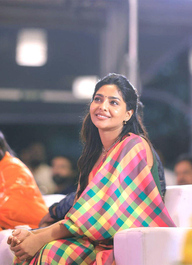 Beautiful Actress Aishwarya Lekshmi HD Photos Download4