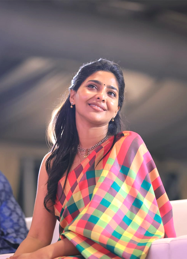Beautiful Actress Aishwarya Lekshmi HD Photos Download5
