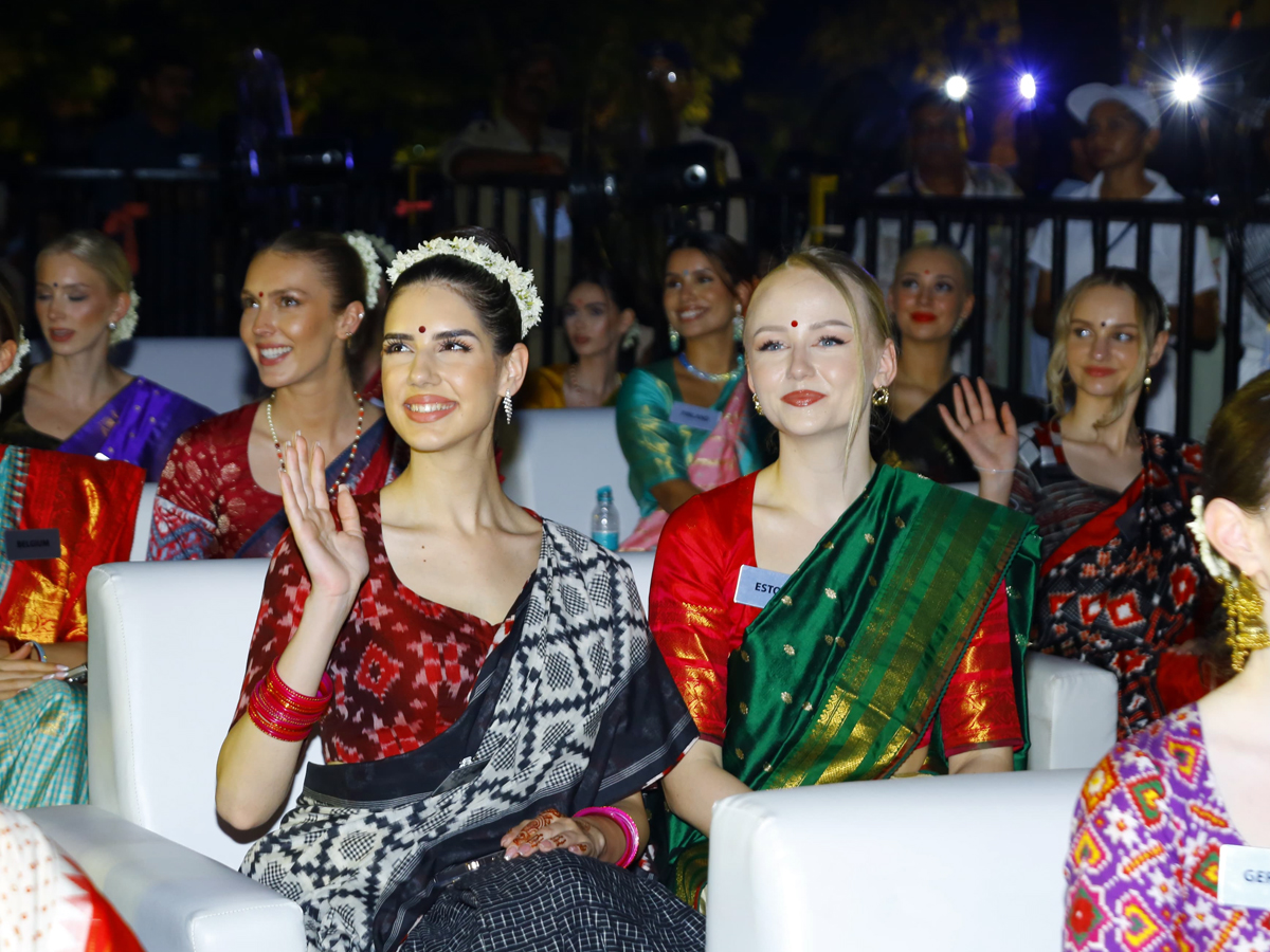 Miss World contestants at Ramappa Temple3