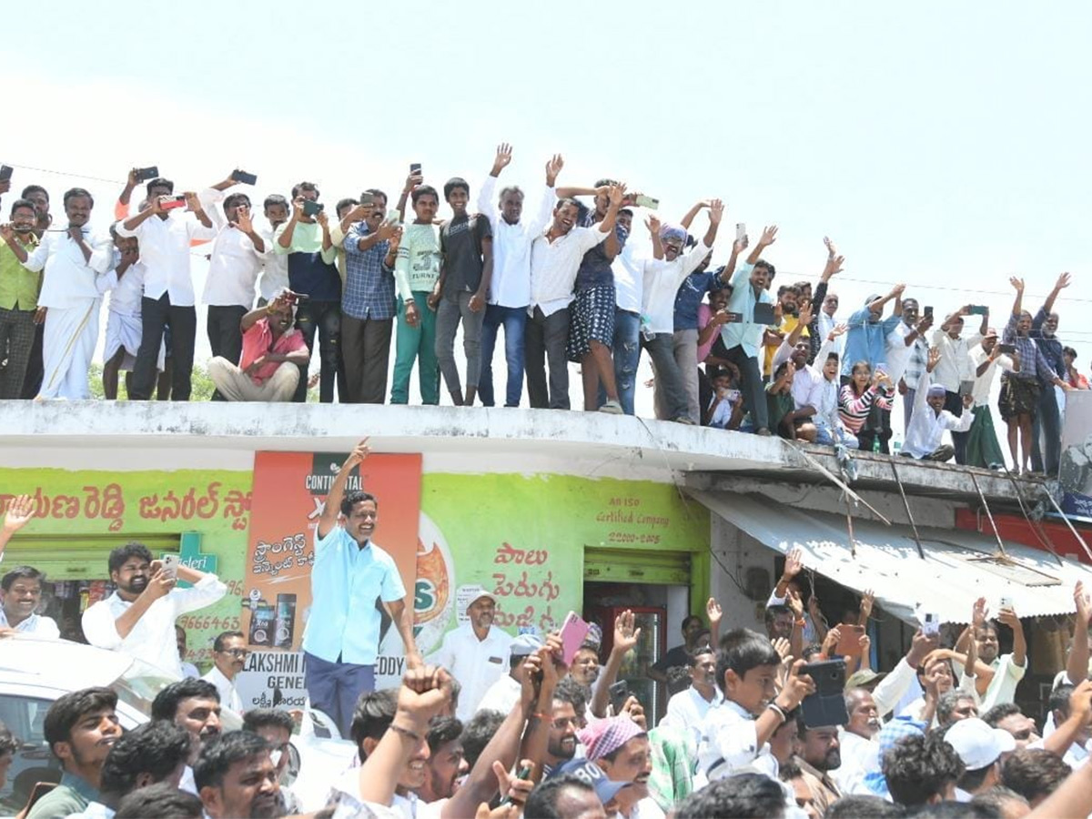 YS Jagan Visit Murali Naik Family Huge Crowd Welcome Photos10