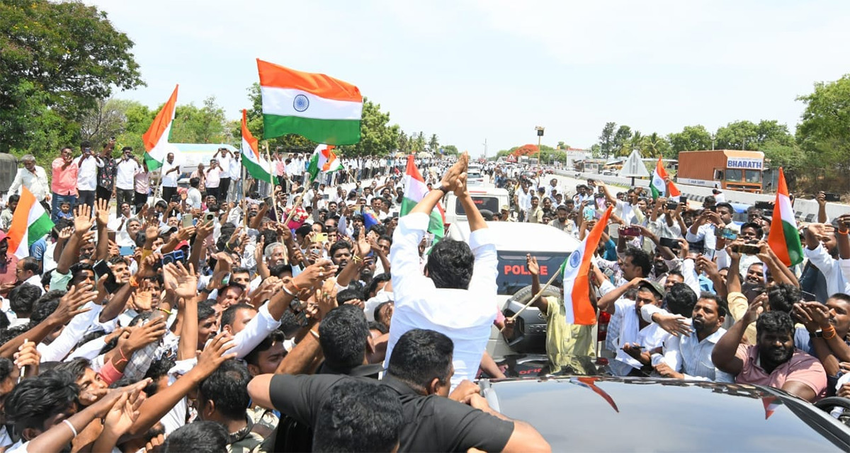YS Jagan Visit Murali Naik Family Huge Crowd Welcome Photos15