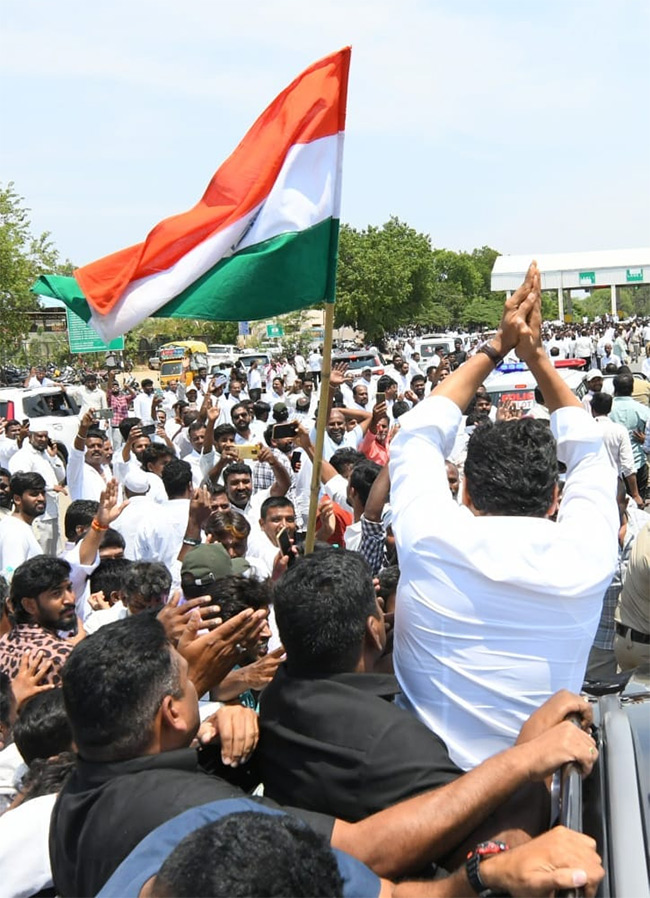 YS Jagan Visit Murali Naik Family Huge Crowd Welcome Photos16