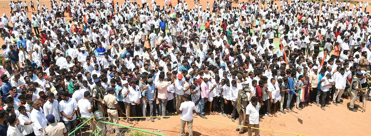 YS Jagan Visit Murali Naik Family Huge Crowd Welcome Photos17