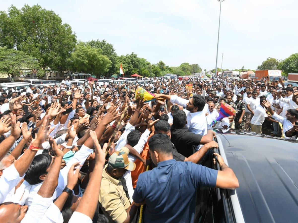 YS Jagan Visit Murali Naik Family Huge Crowd Welcome Photos19