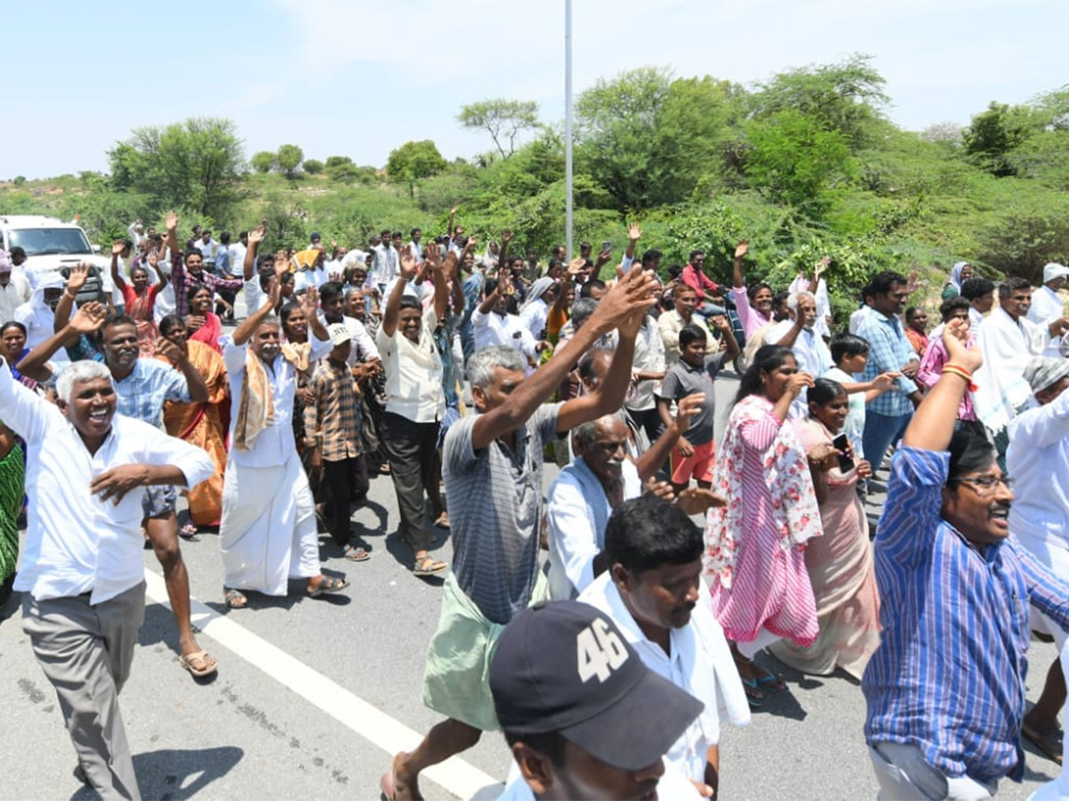 YS Jagan Visit Murali Naik Family Huge Crowd Welcome Photos22