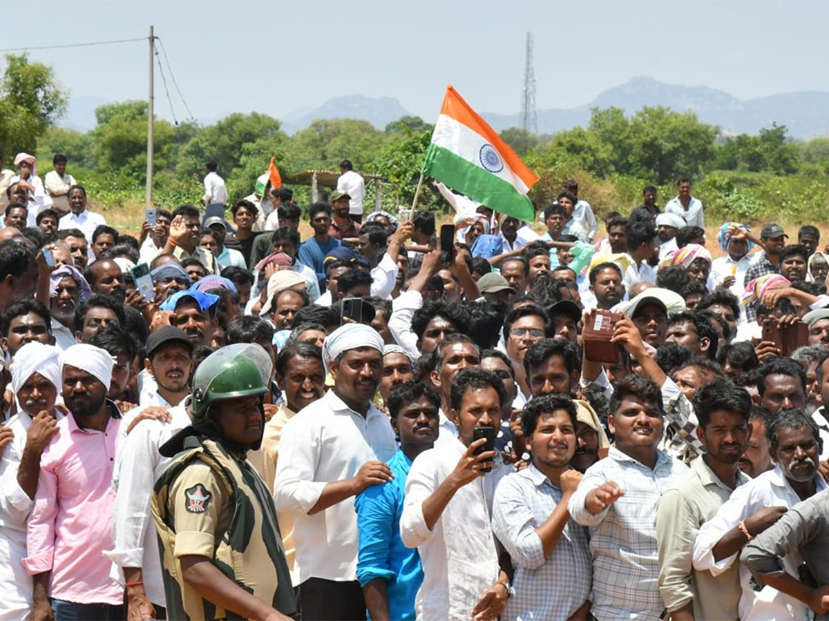 YS Jagan Visit Murali Naik Family Huge Crowd Welcome Photos23