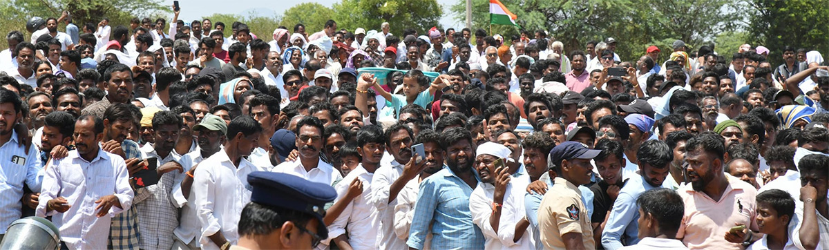 YS Jagan Visit Murali Naik Family Huge Crowd Welcome Photos24