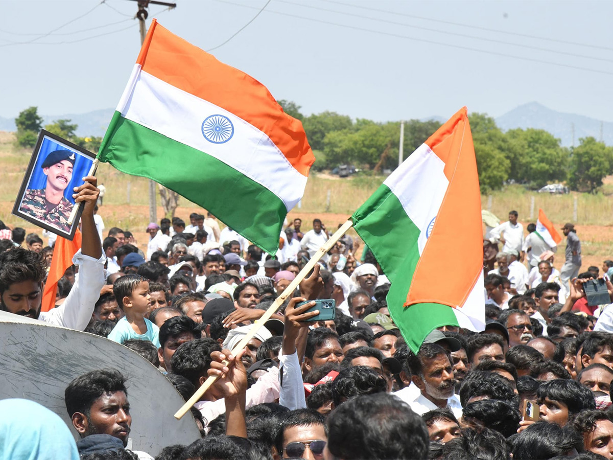 YS Jagan Visit Murali Naik Family Huge Crowd Welcome Photos3