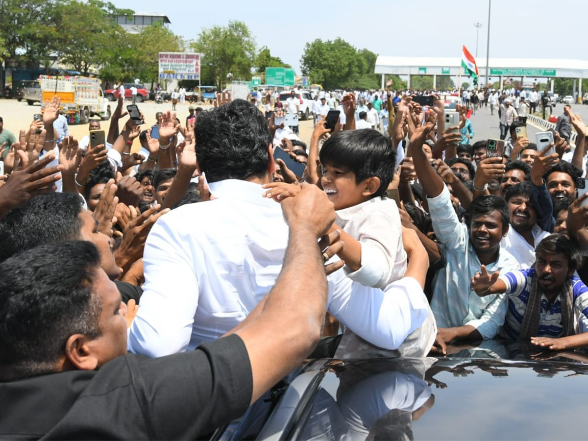 YS Jagan Visit Murali Naik Family Huge Crowd Welcome Photos25