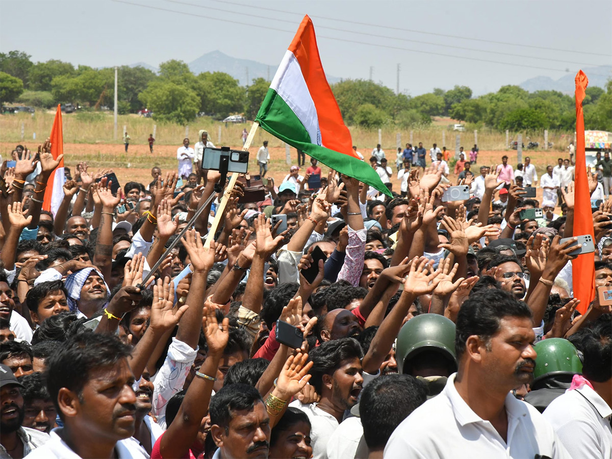 YS Jagan Visit Murali Naik Family Huge Crowd Welcome Photos8