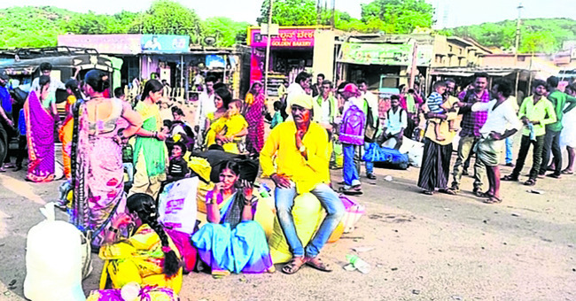 ఉపాధి కరువు.. వలస దరువు 1