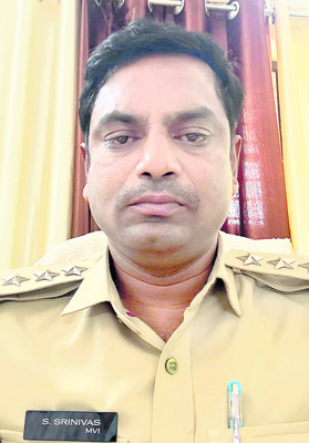 సీపెల్లి శ్రీనివాస్, జిల్లా రవాణాశాఖ అధికారి1