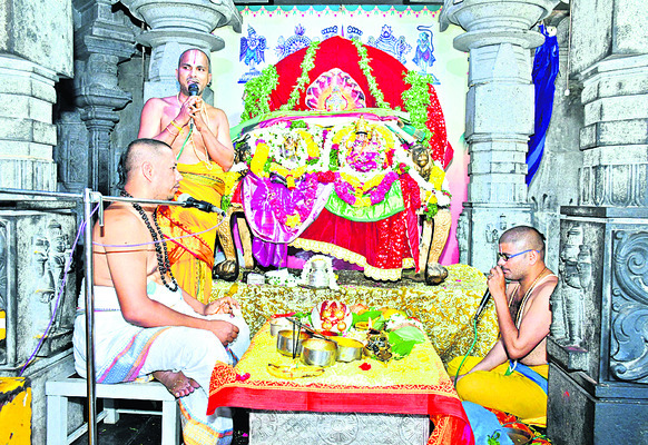 యాదగిరి క్షేత్రంలో నిత్యపూజలు1