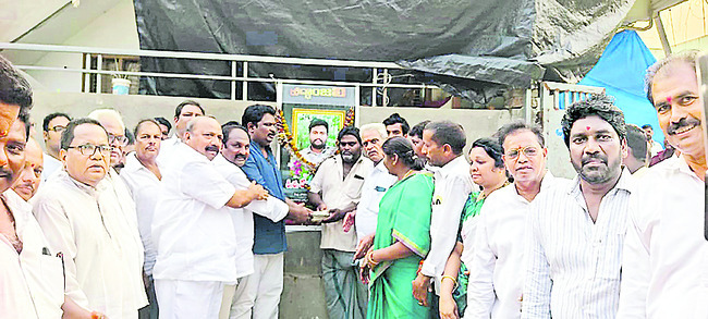 వైఎస్సార్ సీపీ అధికారంలోకి రాగానే రూ.75 లక్షలు చెల్లిస1