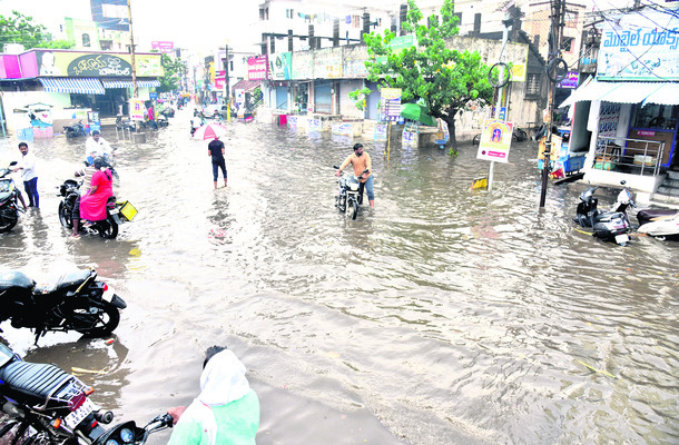 దంచికొట్టిన అకాల వర్షం1