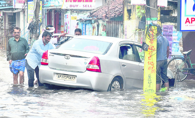 దంచికొట్టిన అకాల వర్షం2