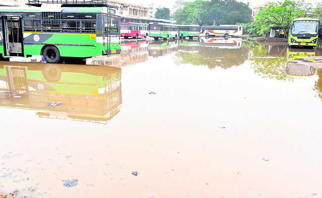 దంచికొట్టిన అకాల వర్షం4