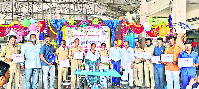 ‘సఖి’ సేవలపై అవగాహన కల్పించాలి1
