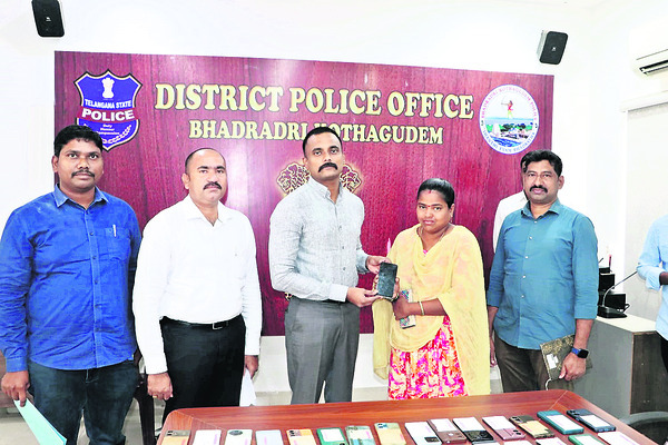 అంగన్వాడీ సిబ్బంది సేవలు ప్రశంసనీయం1