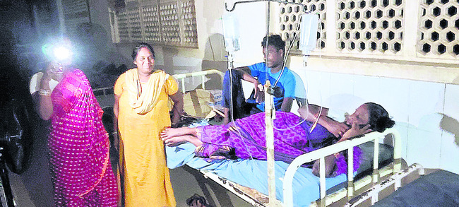 ● అంధకారంలో ఆస్పత్రి 1