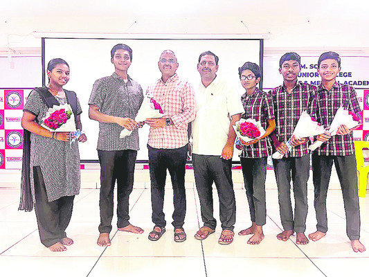 ఏపీఆర్‌జేసీలో ‘తిరుమల’కు ప్రథమ ర్యాంకులు1