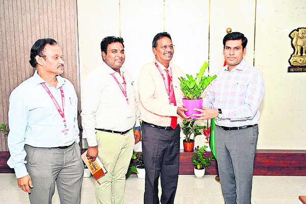 గురుకులం విద్యార్థికి అవార్డు 2