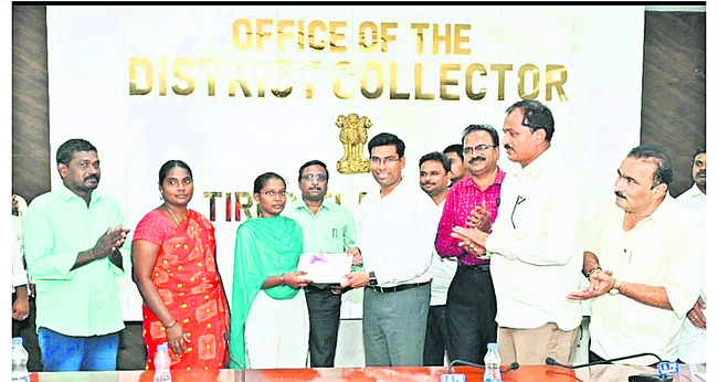 గురుకులం విద్యార్థికి అవార్డు 1