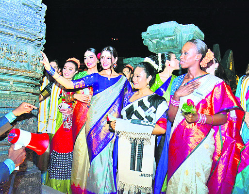 కాకతీయుల గడ్డపై మెరిసిన ప్రపంచ సుందరీమణులు1
