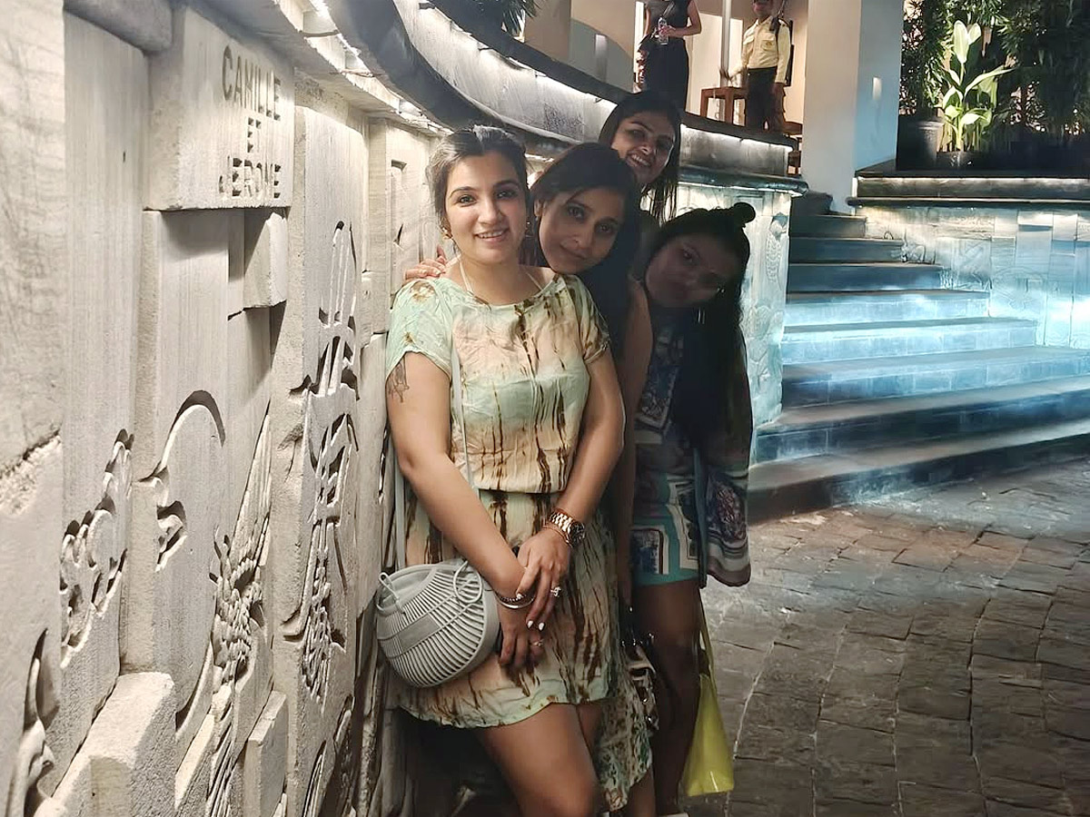 Anchor Rashmi Gautam Birthday Celebrations Photos6