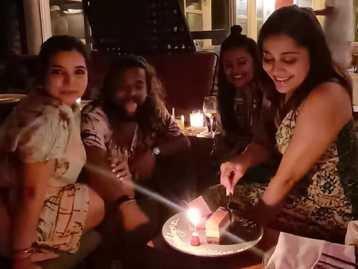 Anchor Rashmi Gautam Birthday Celebrations Photos10