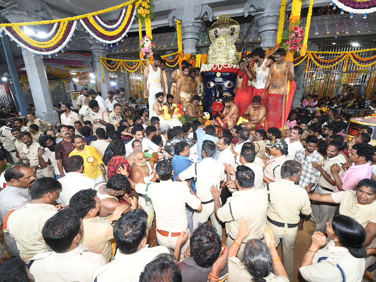 Gangamma Jatara Ends With Grand Vishwaroopa Darshanam Ceremony21
