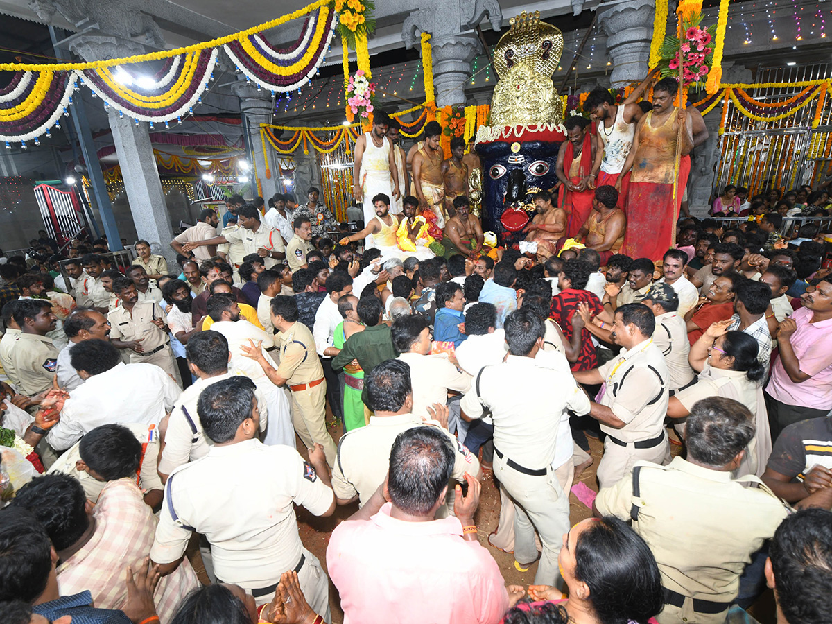 Gangamma Jatara Ends With Grand Vishwaroopa Darshanam Ceremony4