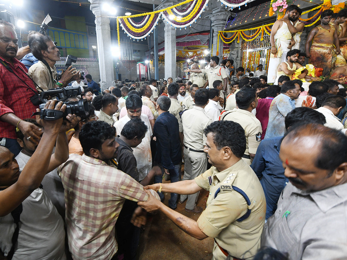 Gangamma Jatara Ends With Grand Vishwaroopa Darshanam Ceremony5