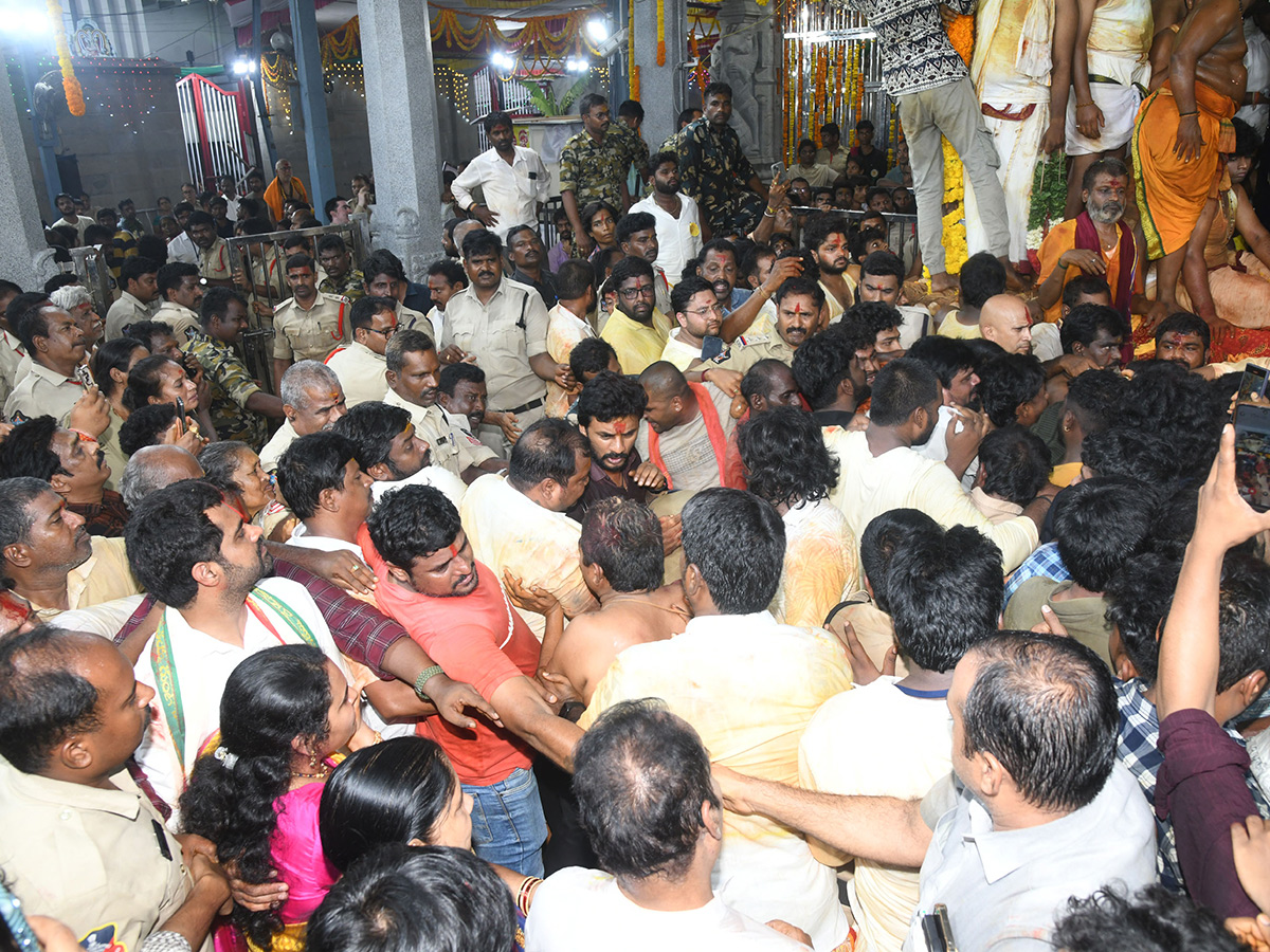 Gangamma Jatara Ends With Grand Vishwaroopa Darshanam Ceremony6