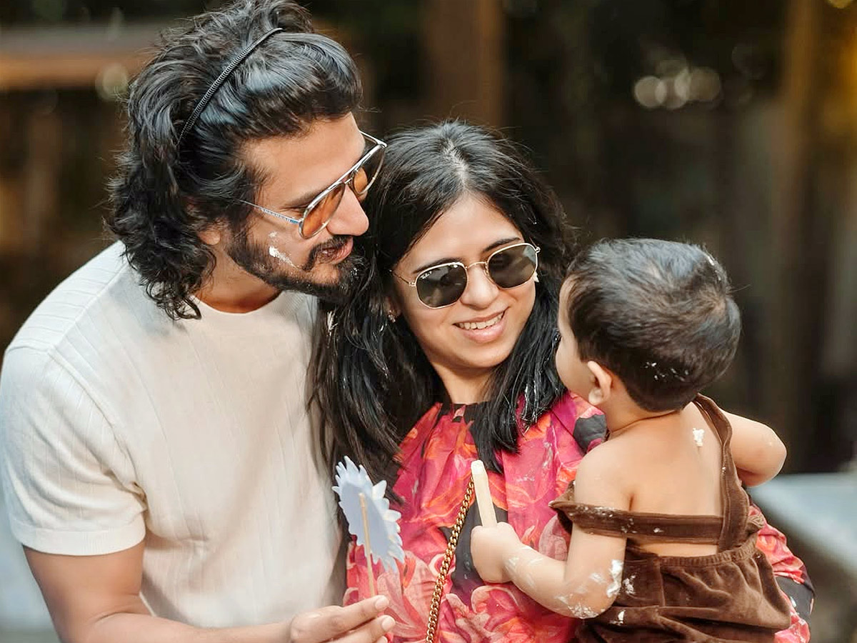 Hero Nikhil And Pallavi Wedding Anniversary Photos4