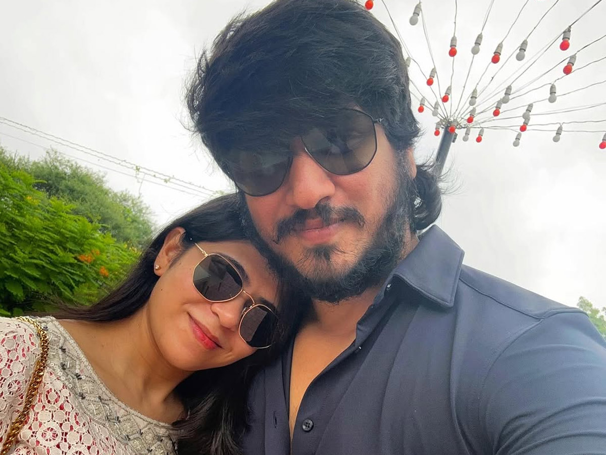 Hero Nikhil And Pallavi Wedding Anniversary Photos6