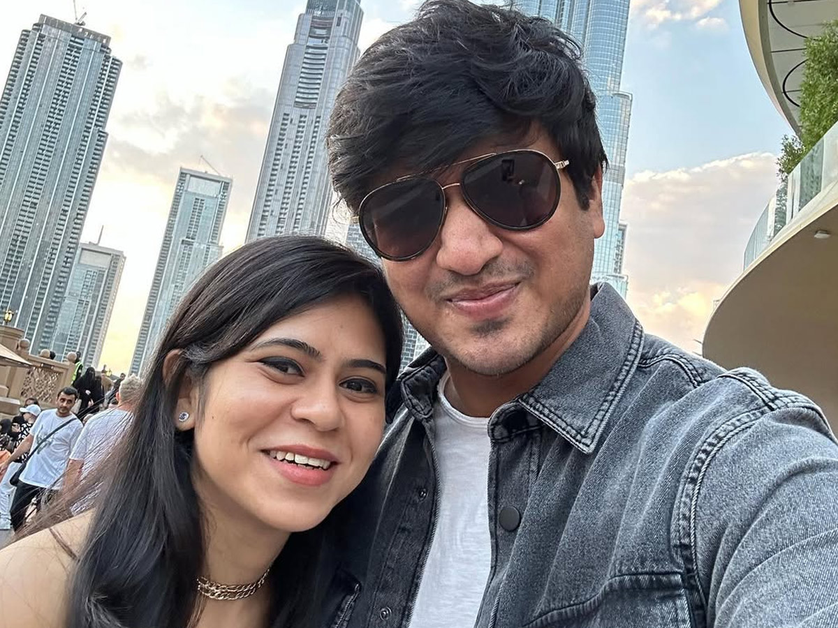 Hero Nikhil And Pallavi Wedding Anniversary Photos8