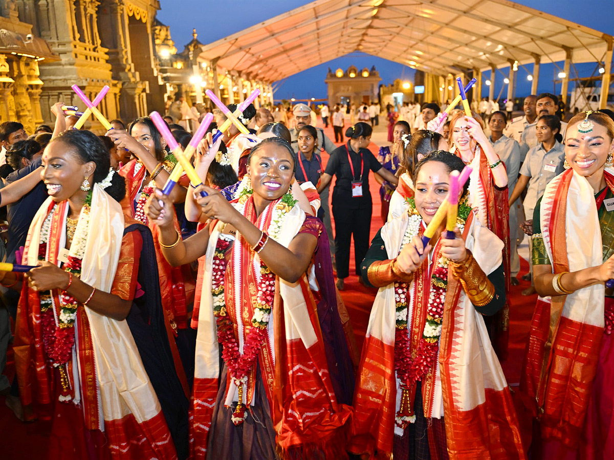 Miss World 2025 Contestants To Visit Yadagirigutta And Pochampally Photos2