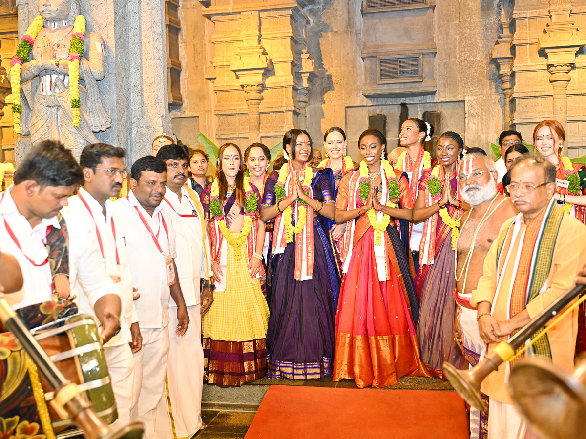 Miss World 2025 Contestants To Visit Yadagirigutta And Pochampally Photos14