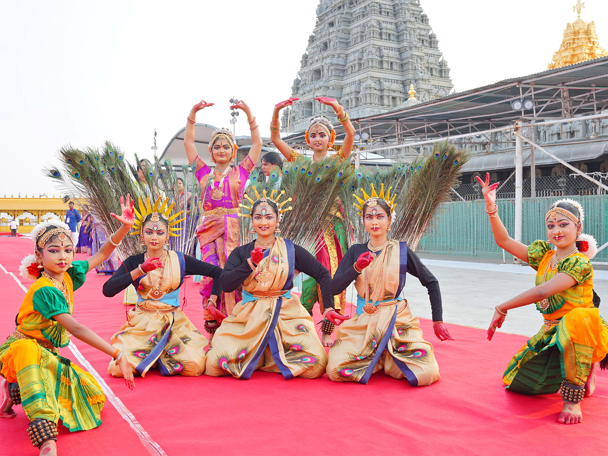 Miss World 2025 Contestants To Visit Yadagirigutta And Pochampally Photos3