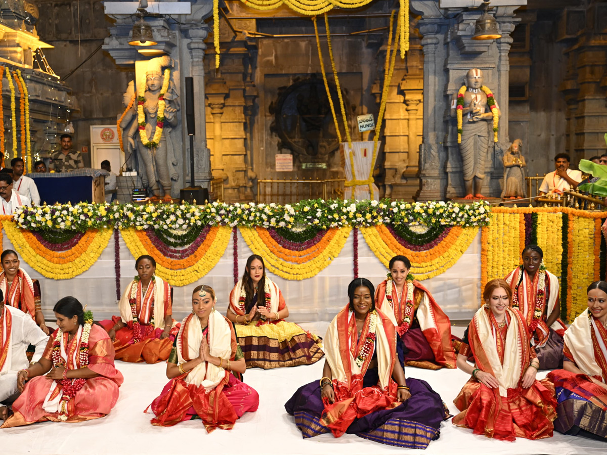 Miss World 2025 Contestants To Visit Yadagirigutta And Pochampally Photos27