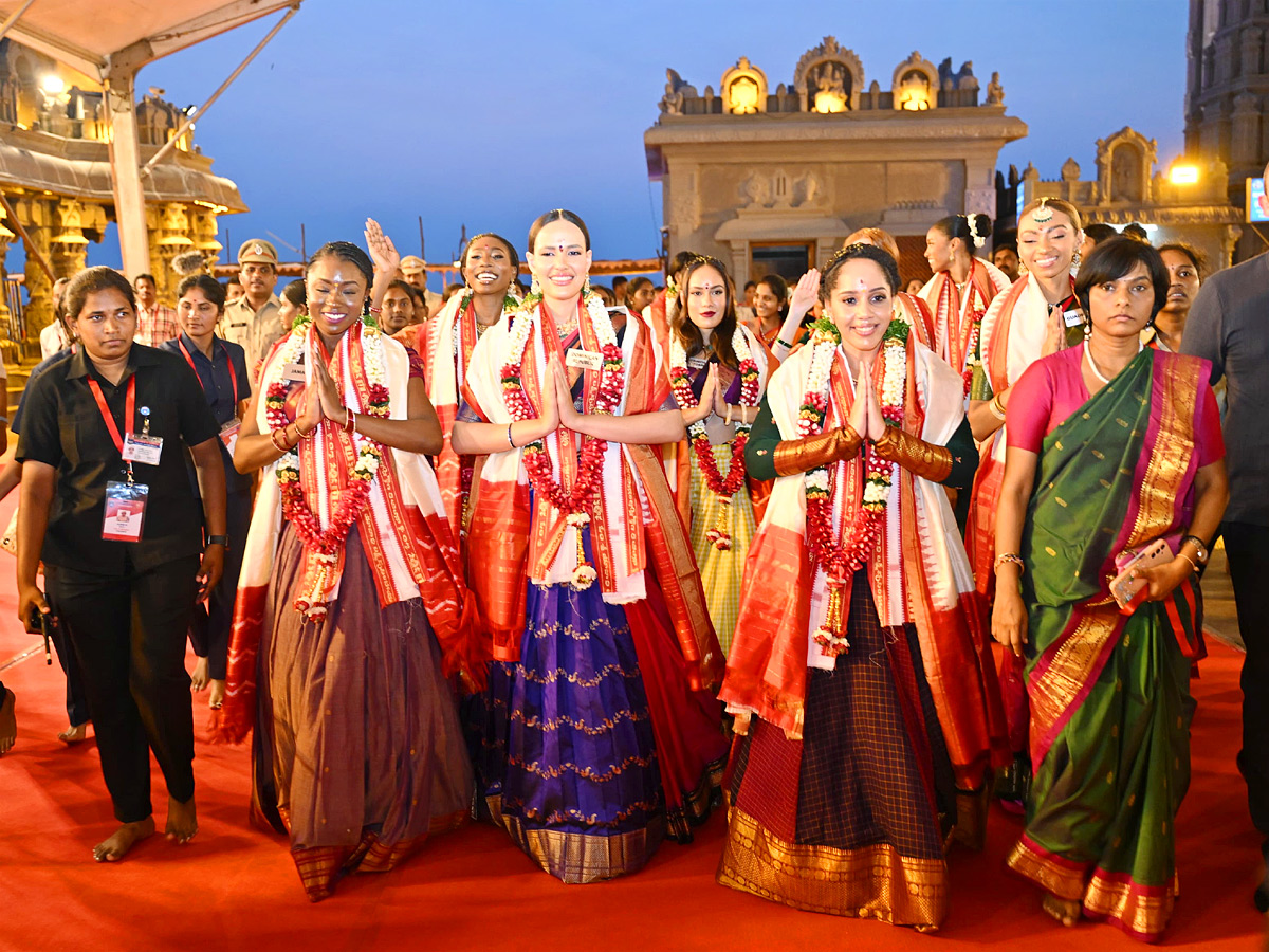 Miss World 2025 Contestants To Visit Yadagirigutta And Pochampally Photos32