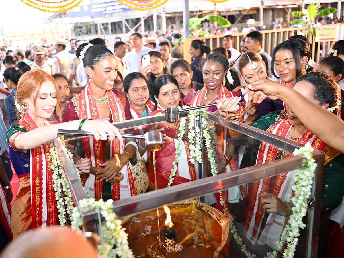 Miss World 2025 Contestants To Visit Yadagirigutta And Pochampally Photos5
