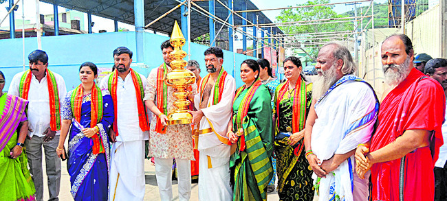 కాటేస్తున్న కాల్ నాగులు 8