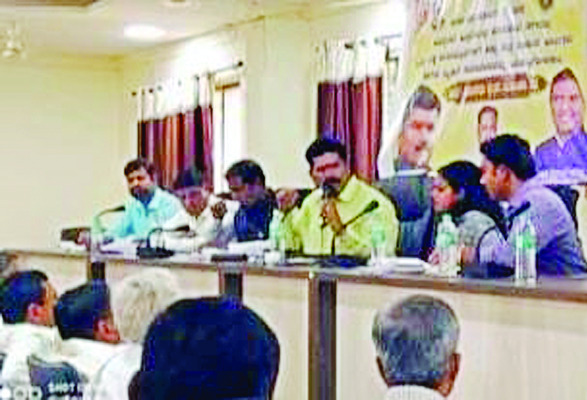 కారు, బైక్ ఢీ–ఇద్దరి మృతి3