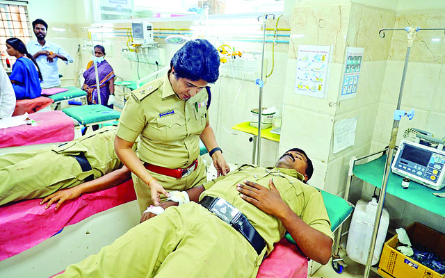 సిరుగుప్పలో కాల్పుల కలకలం 1