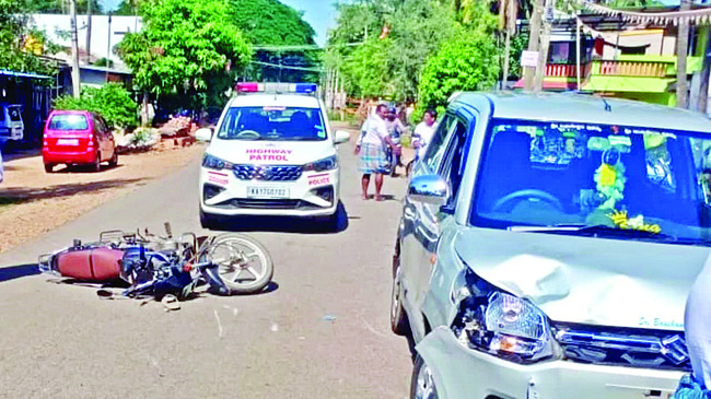 కారు, బైక్ ఢీ–ఇద్దరి మృతి2