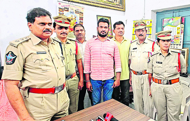 సైనికులకు సంఘీభావం 1