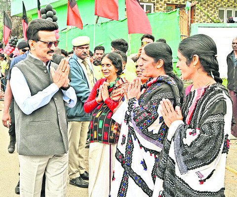 ● సప్తవర్ణ పుష్పాలతో ఊటీ కనువిందు ● పర్యాటకం కిటకిట ● 11