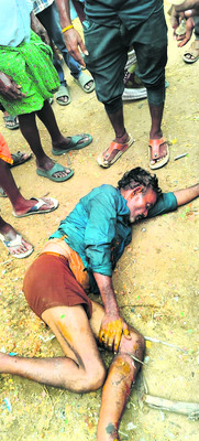 లారీ డ్రైవర్ బీభత్సం 1